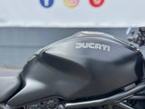 Monster 821 | "Dépôt Vente"