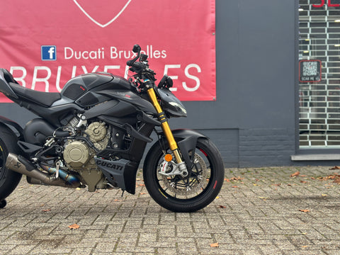 Streetfighter V4 S - "Dépôt Vente"