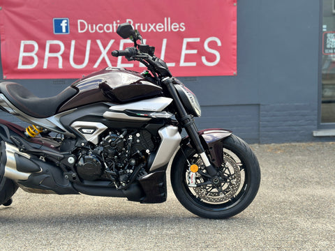X Diavel V4 Black Lava - "TVA Déductible"